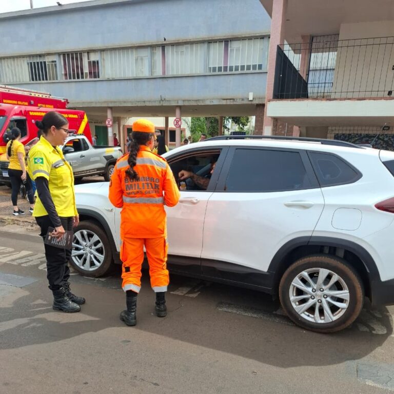 Bombeiros e Secretaria de Trânsito promovem ação de conscientização do Maio Amarelo em Ituiutaba