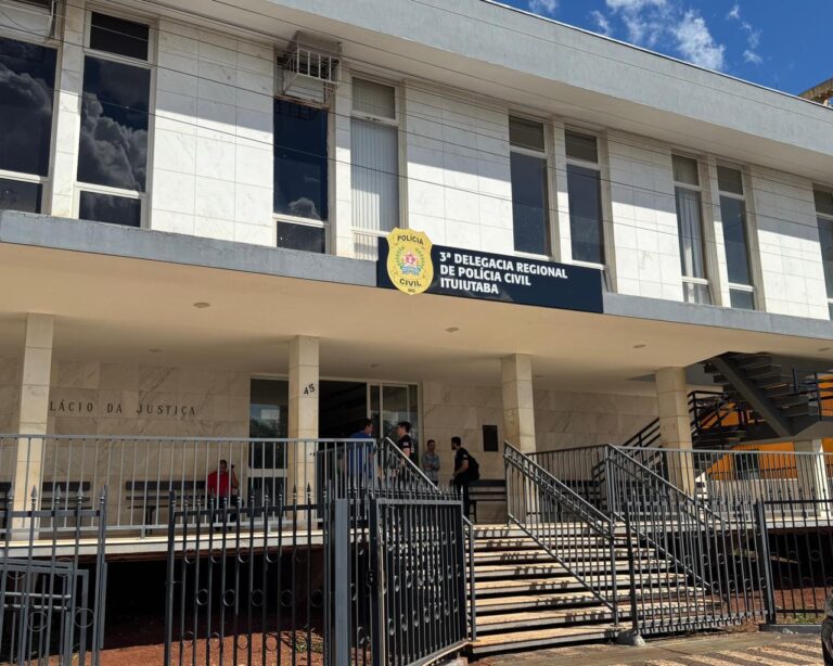 Mulher é detida pela Polícia Civil após oferecer suposta”gorjeta” para furar fila na Agência do Povo, em Ituiutaba
