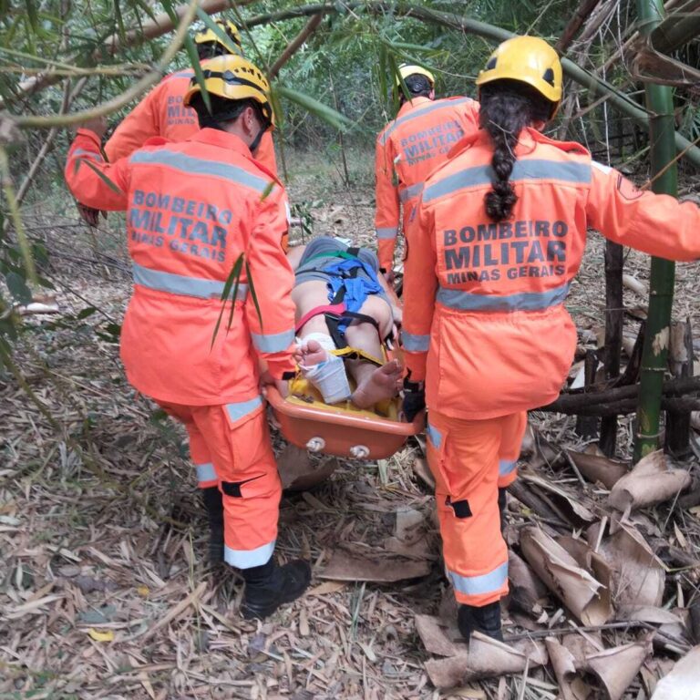 Mulher é resgatada após queda em área de mata às margens do Rio Tijuco, em Ituiutaba