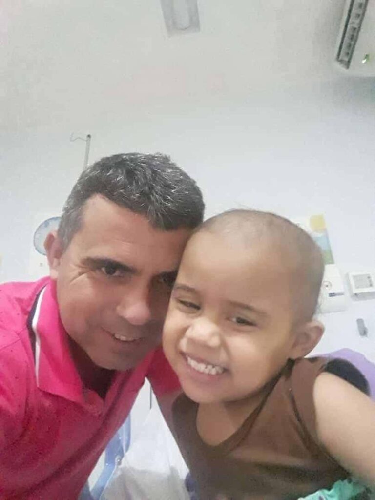 Luta pela vida: pai pede ajuda para tratar filha com fibrose cística em Ituiutaba