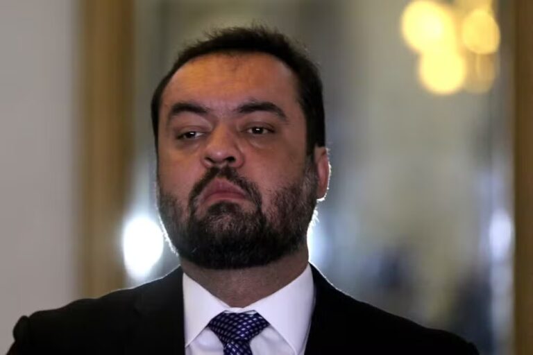 Cláudio Castro, ex-governador do Rio de Janeiro, é alvo de operação da PF