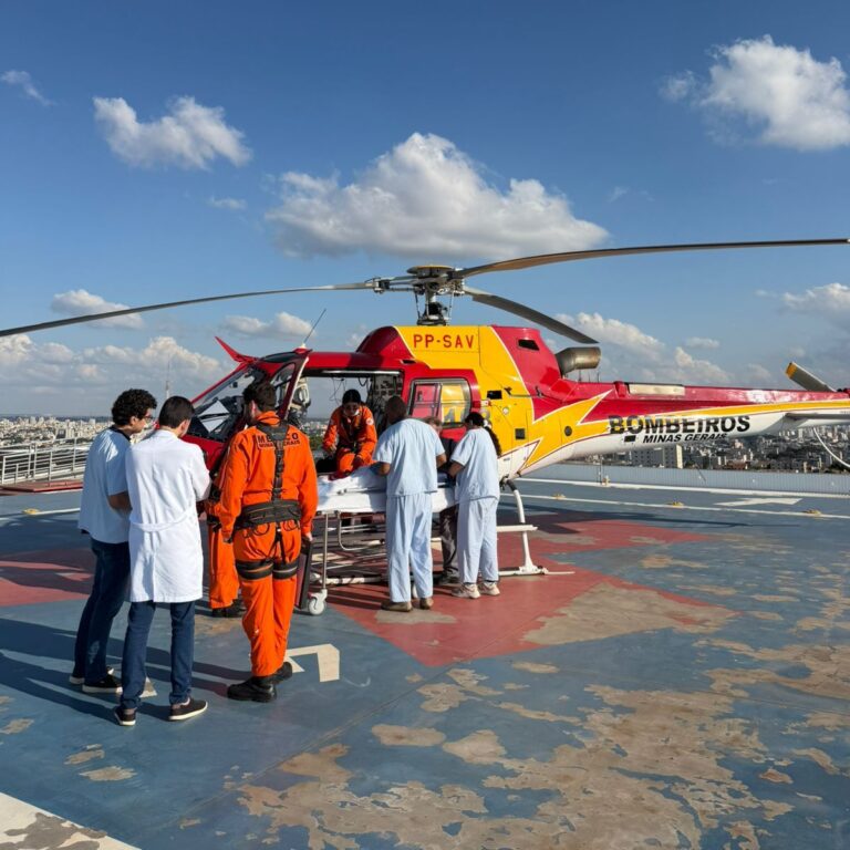 Idosa de 92 anos é resgatada de helicóptero após infarto em Capinópolis