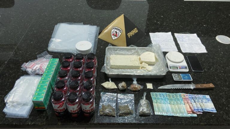 PM prende dois homens e apreende mais de 1 kg de cocaína após denúncia em Prata (MG)