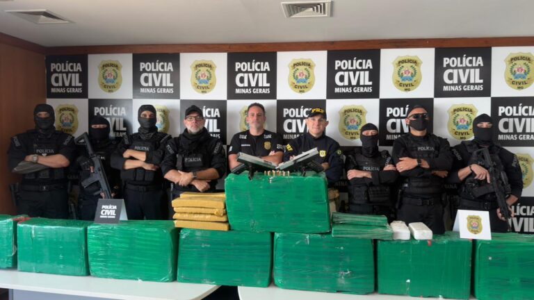 PCMG apreende quase 200 kg de maconha, submetralhadoras e prende dois suspeitos em Uberlândia