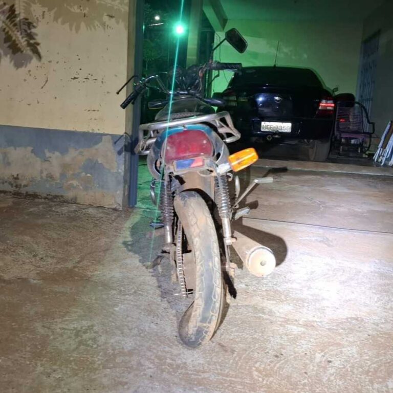 Batida entre carro e moto deixa motociclista ferido na MGC-154, em Cachoeira Dourada (MG)