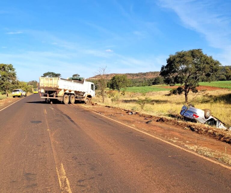 Ultrapassagem causa batida entre caminhão e carro e deixa um ferido entre Ituiutaba e Capinópolis