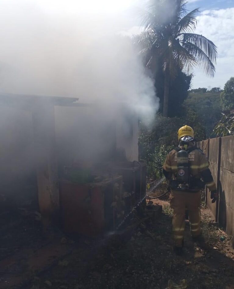 Incêndio atinge residência no Bairro Setor Norte, em Ituiutaba