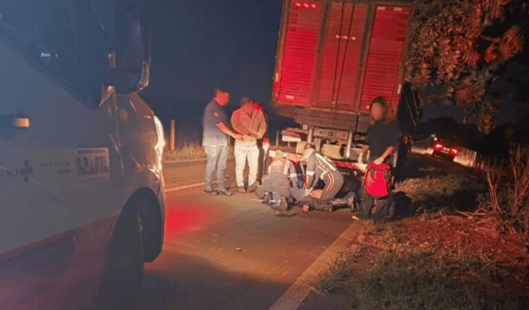 Motociclista morre após bater em caminhão parado em estrada rural de Ituiutaba