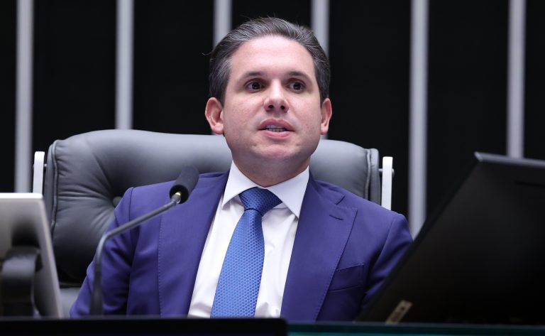 Governo federal envia a Hugo Motta projeto que amplia o limite do MEI