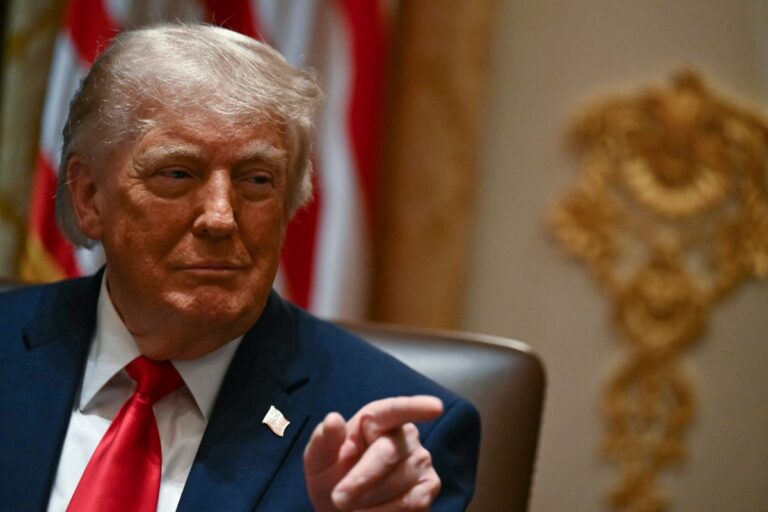 Trump propõe tarifaço de 25% sobre produtos brasileiros após apontar PIX como prática comercial prejudicial