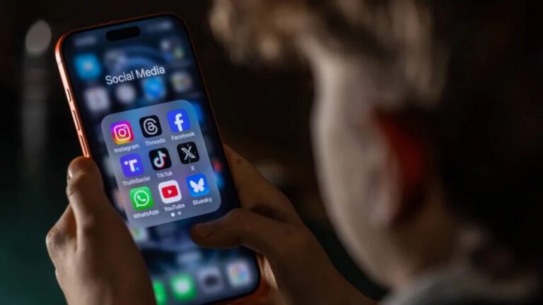 Influenciadores podem ter contas suspensas por expor filhos sem autorização judicial