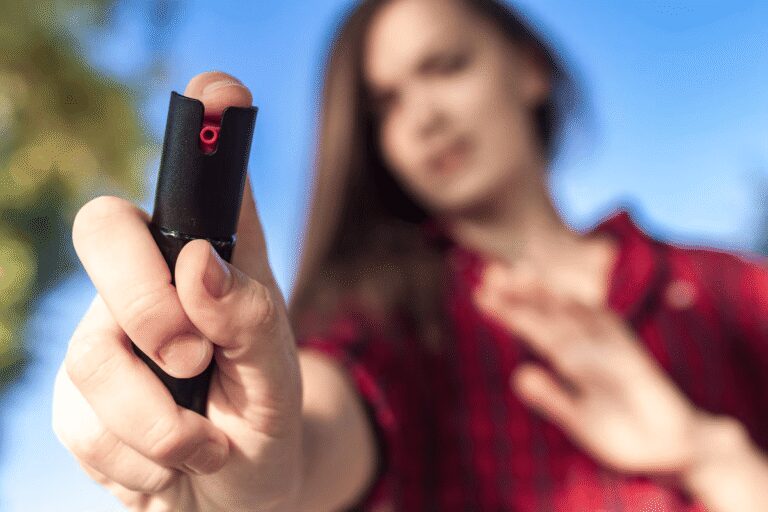 Senado aprova proposta que permite uso de spray de pimenta para defesa pessoal de mulheres