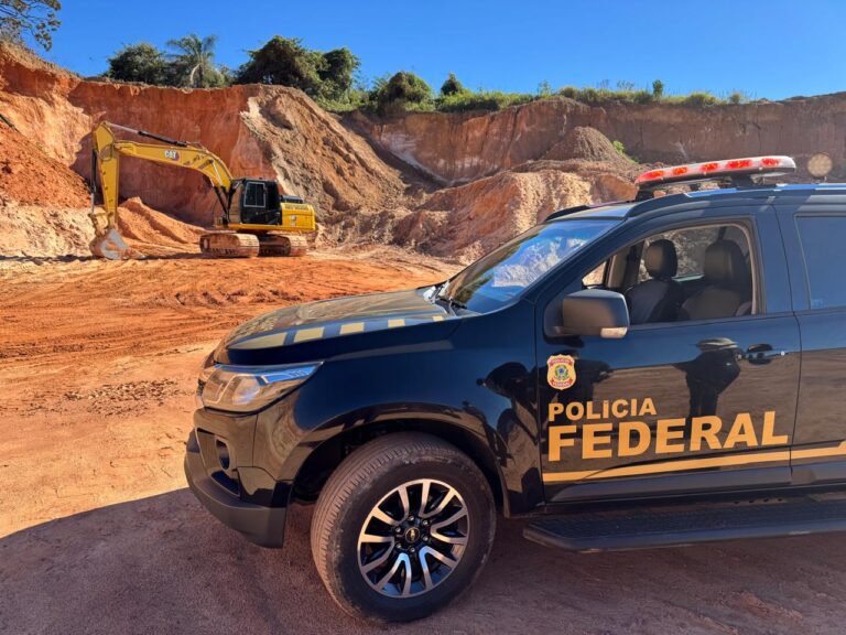 Operação da PF suspende esquema de extração ilegal de areia em Minas