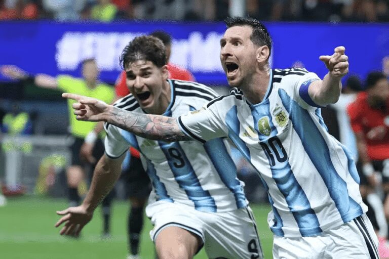 Argentina reage, vira sobre o Egito e garante vaga nas quartas