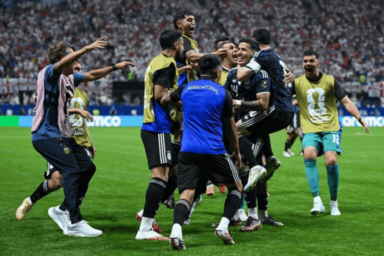 Argentina vira sobre a Inglaterra e garante vaga na final da Copa do Mundo
