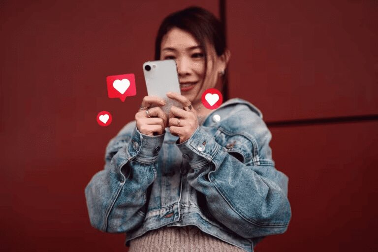 China proíbe “namorados virtuais” de IA e cria regras para evitar dependência emocional