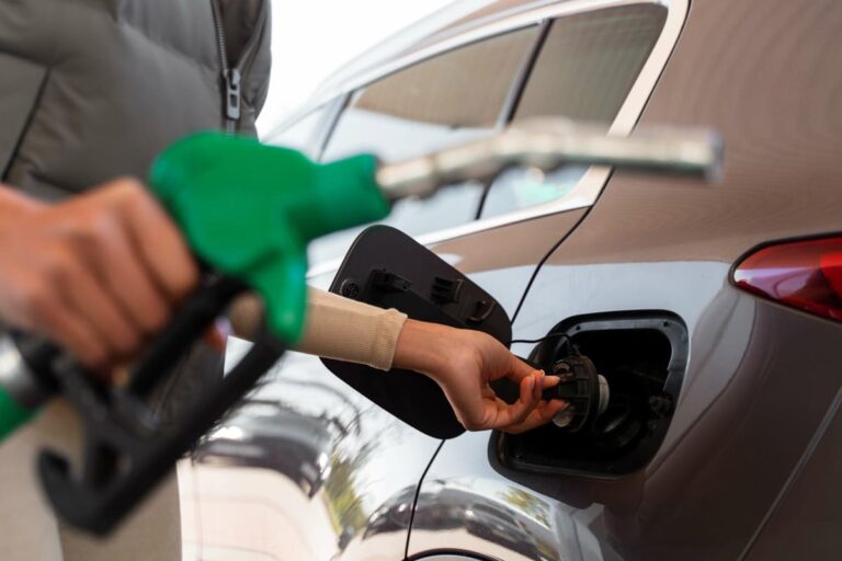 Governo adia decisão sobre retirada do subsídio à gasolina após novos ataques ao Irã