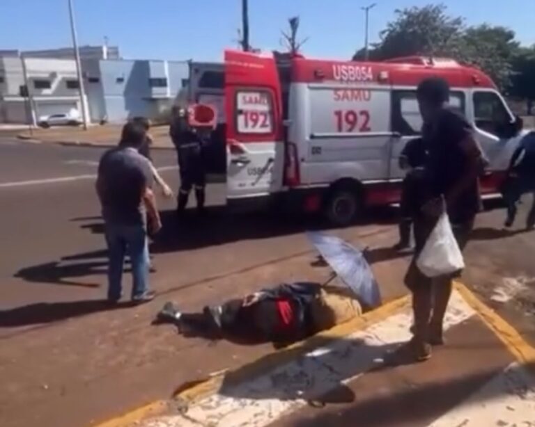 VÍDEO: A 10 metros do SAMU, motociclista sofre fratura exposta em acidente e vereador Vavá denuncia demora no atendimento, em Ituiutaba