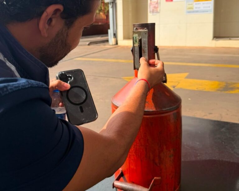 Procon fiscaliza bombas de combustíveis em postos de Ituiutaba