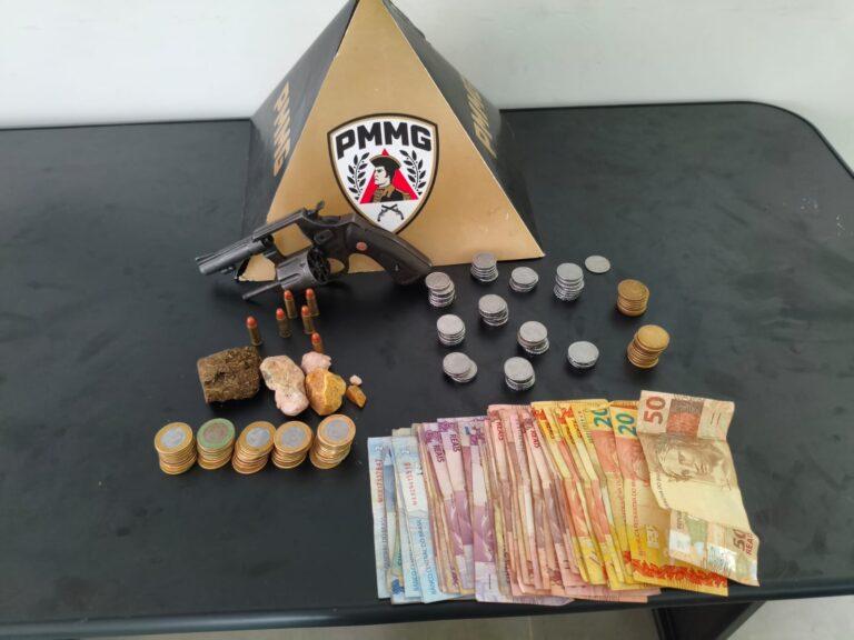 Abordagem da PM em Capinópolis termina com arma, drogas e aves silvestres apreendidas