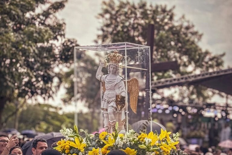 Imagem de São Miguel Arcanjo vinda da Itália será recebida pela Diocese de Ituiutaba