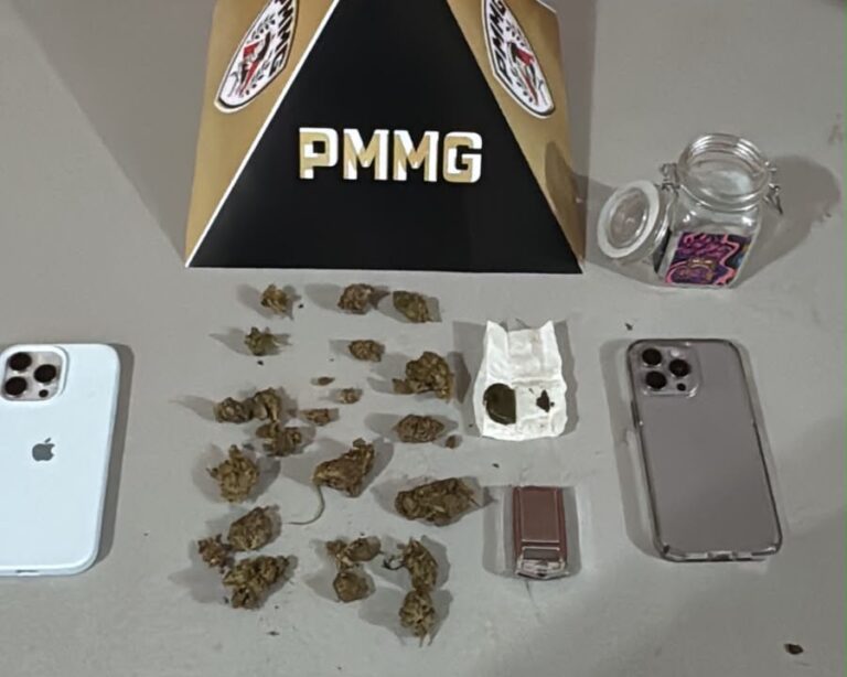 Dupla é presa pela PM com maconha e haxixe após entrega de drogas em Ituiutaba